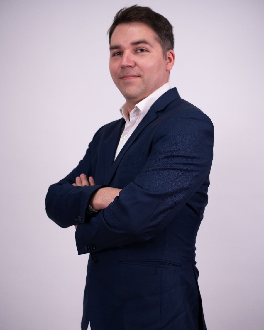 Retrato de Jordan Vallejos, Director Inmobiliario de Alerce